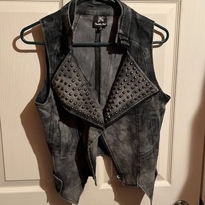Women’s size medium vest from buckle